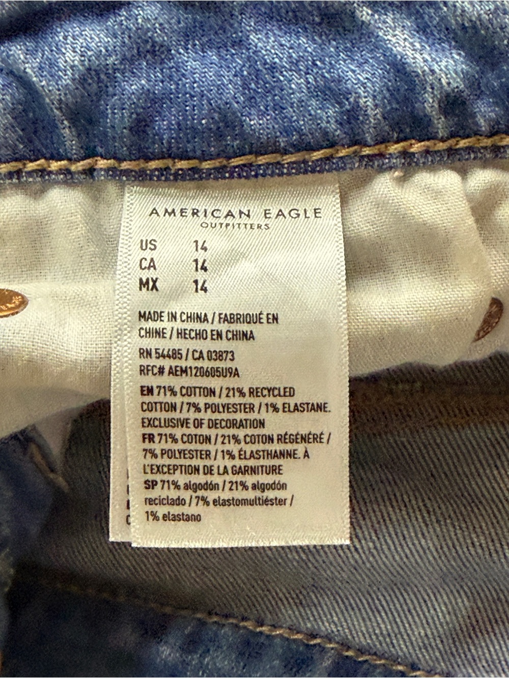 American Eagle Women's Low Rise Baggy Denim Shorts
Size 14 Soft Stretch - Picture 8 of 13